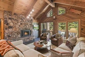 Sleeping Bear Lodge- Remodeled 3BR Cabin- Fireplace- Ski Shuttle- Pet-Friendly Truckee